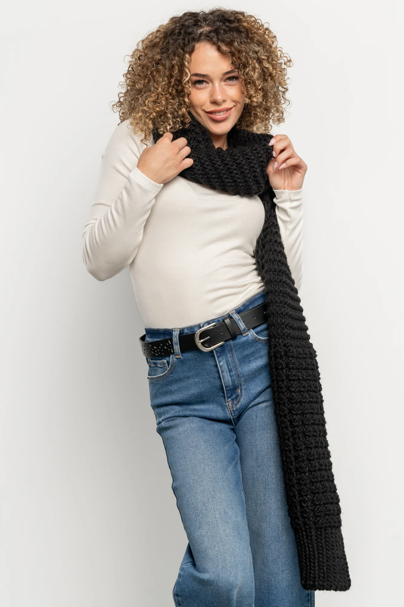 Sarah Chunky Knit Scarf | Black - Image 4