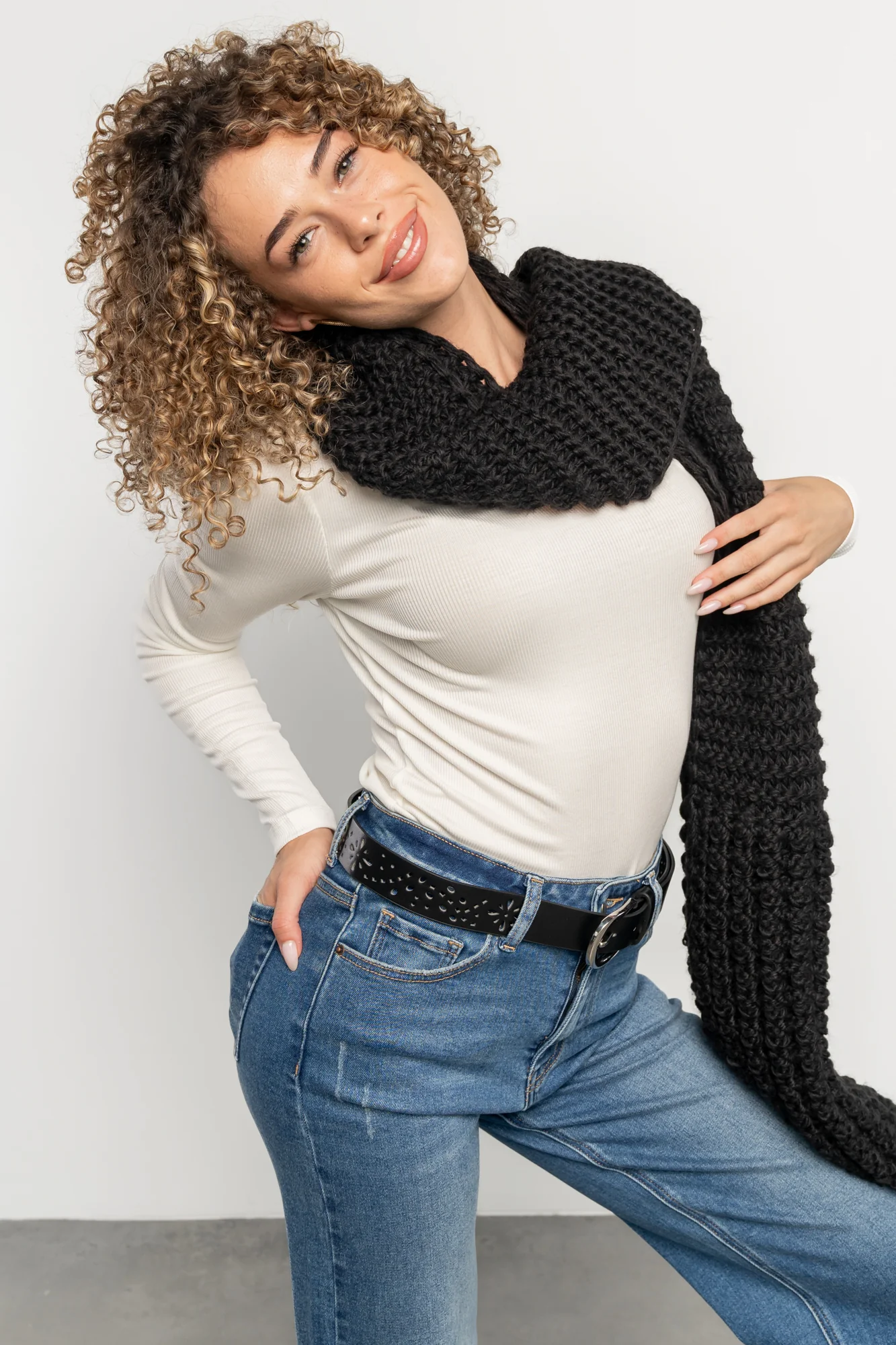 Sarah Chunky Knit Scarf | Black - Image 5