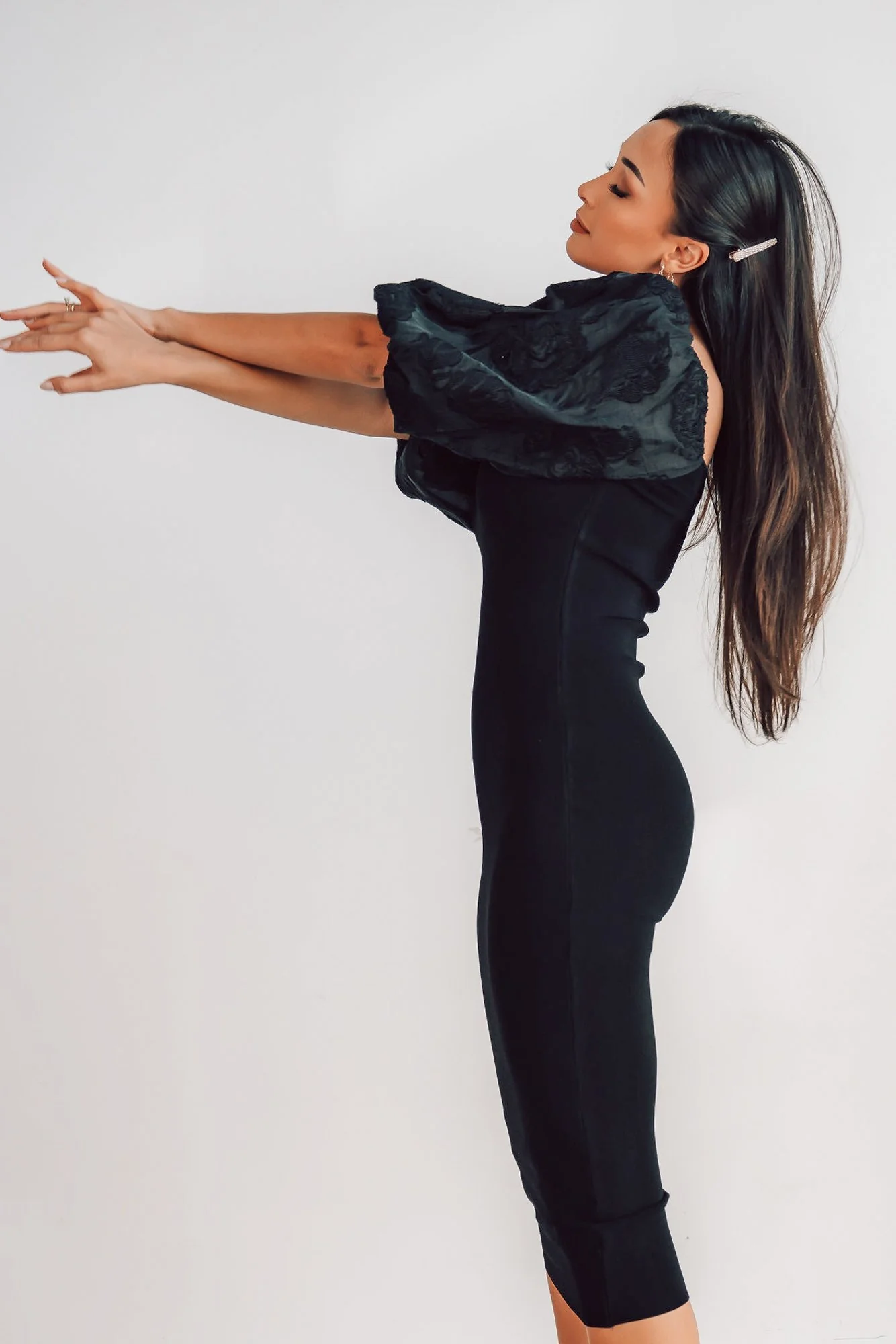 Weyland Bodycon Midi Dress | Black - Image 9